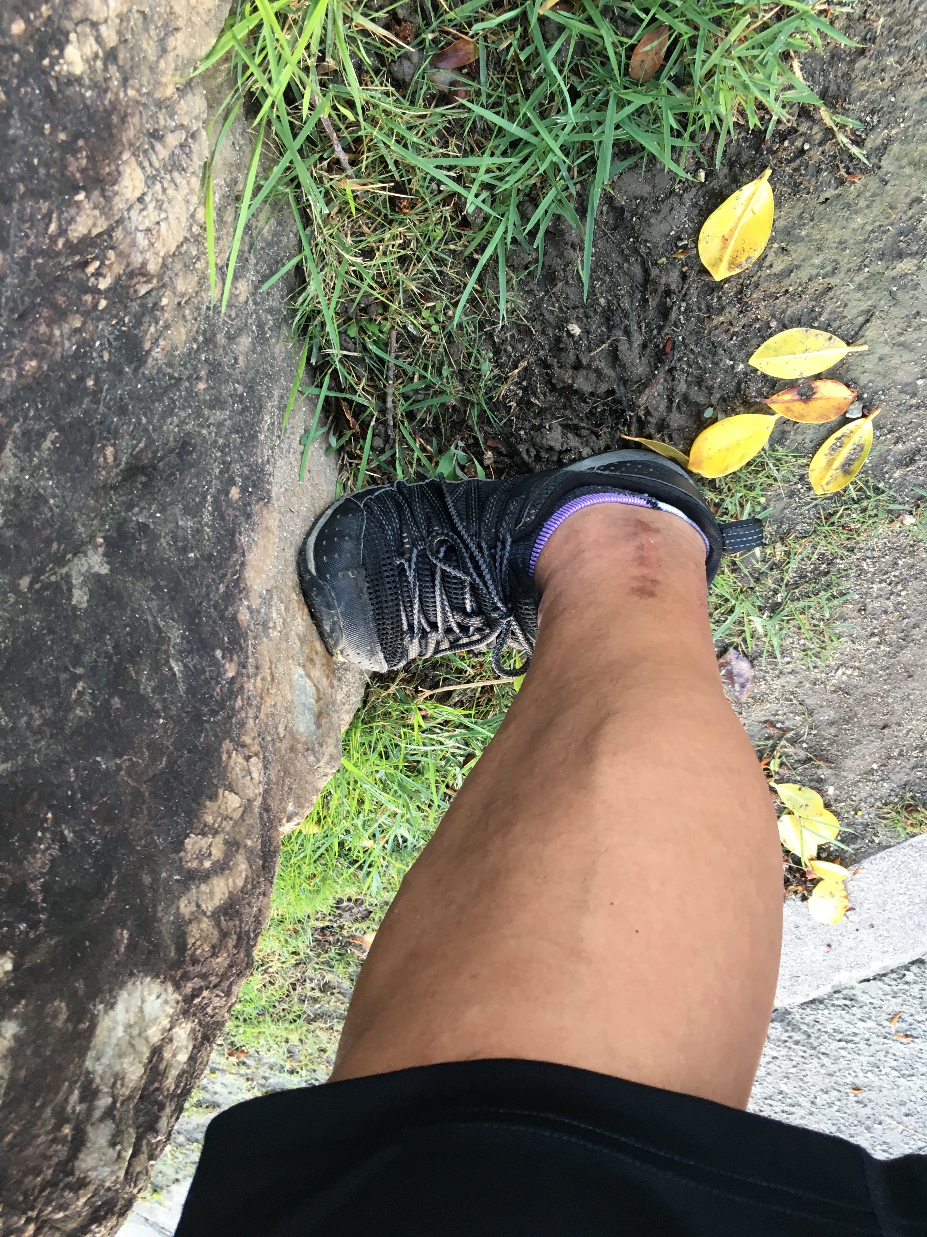 かかとを伸ばしている様子